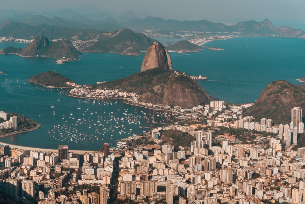 Quando se fala em Rio de Janeiro, muitas pessoas logo pensam nos cartões-postais da Zona Sul, como Copacabana e Ipanema.