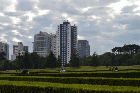 Como se adaptar ao clima de Curitiba? Dicas para lidar com o frio e as variações térmicas