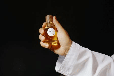 Eau de Parfum vs. Desodorante Colônia: qual é a diferença na concentração e tempo de fixação?